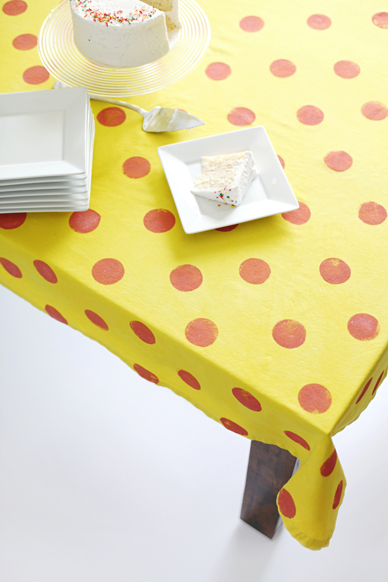 Give an old white tablecloth a fancy new makeover! Click through for tips & instructions.