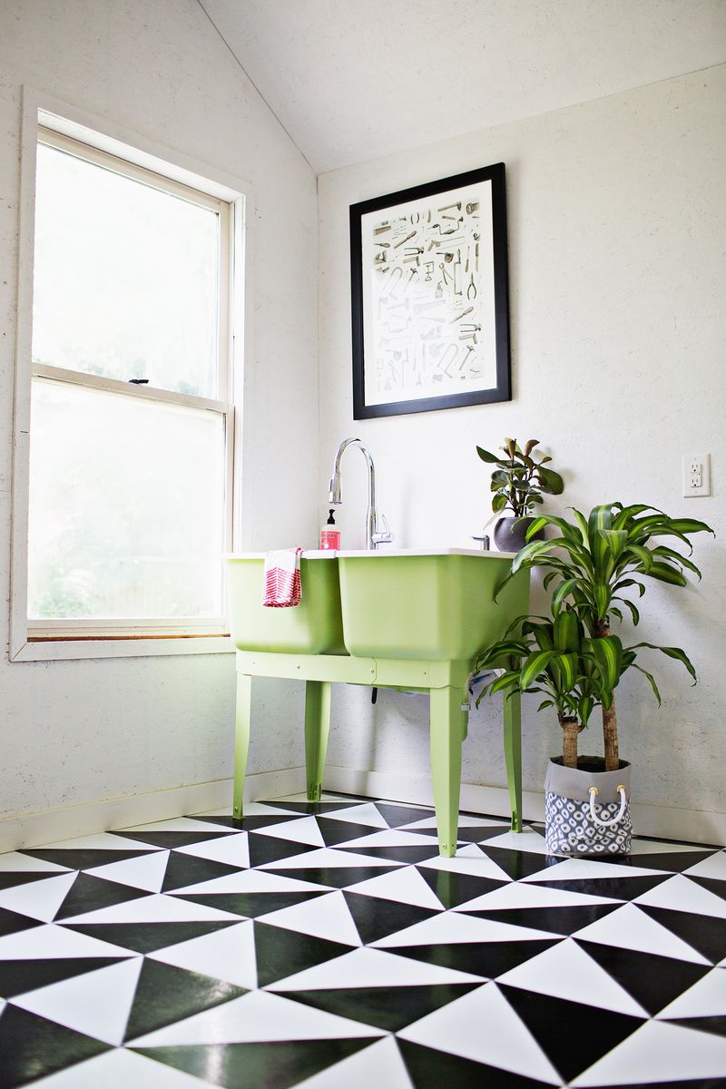 Patterned Floor With Linoleum Tile, Linoleum Floor Tiles Black And White