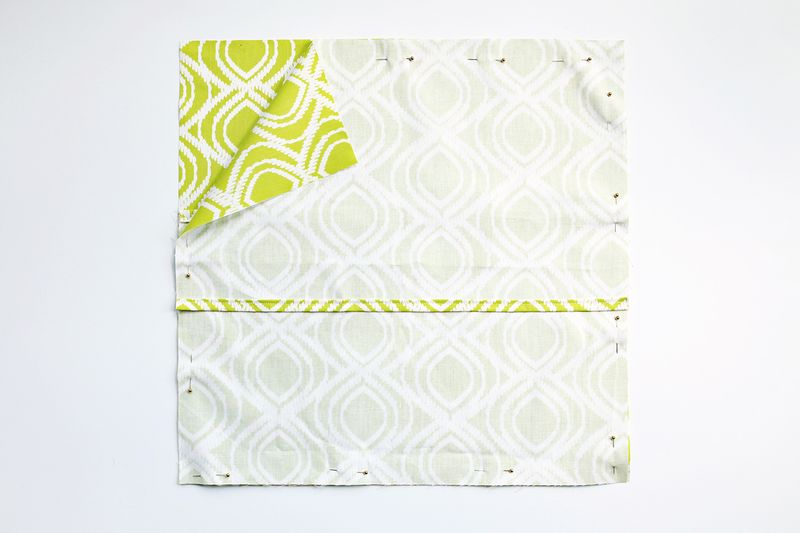 Easy Envelope-Style Pillow Tutorial (click through for instructions)