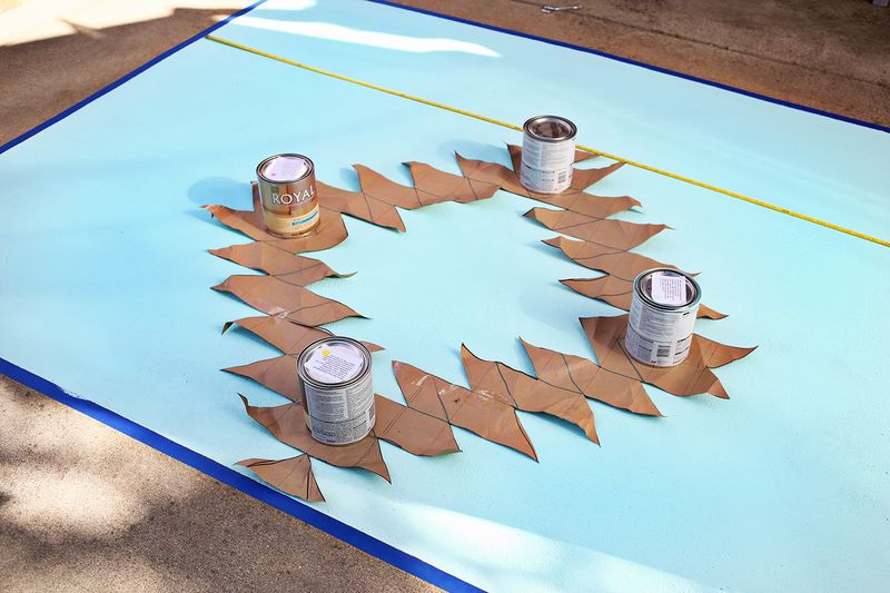 Such a great idea! Outdoor painted rug DIY 