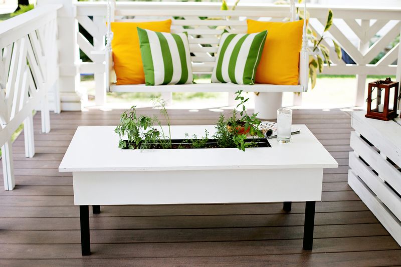 Herb garden coffee table (click to learn how to make it! ) 