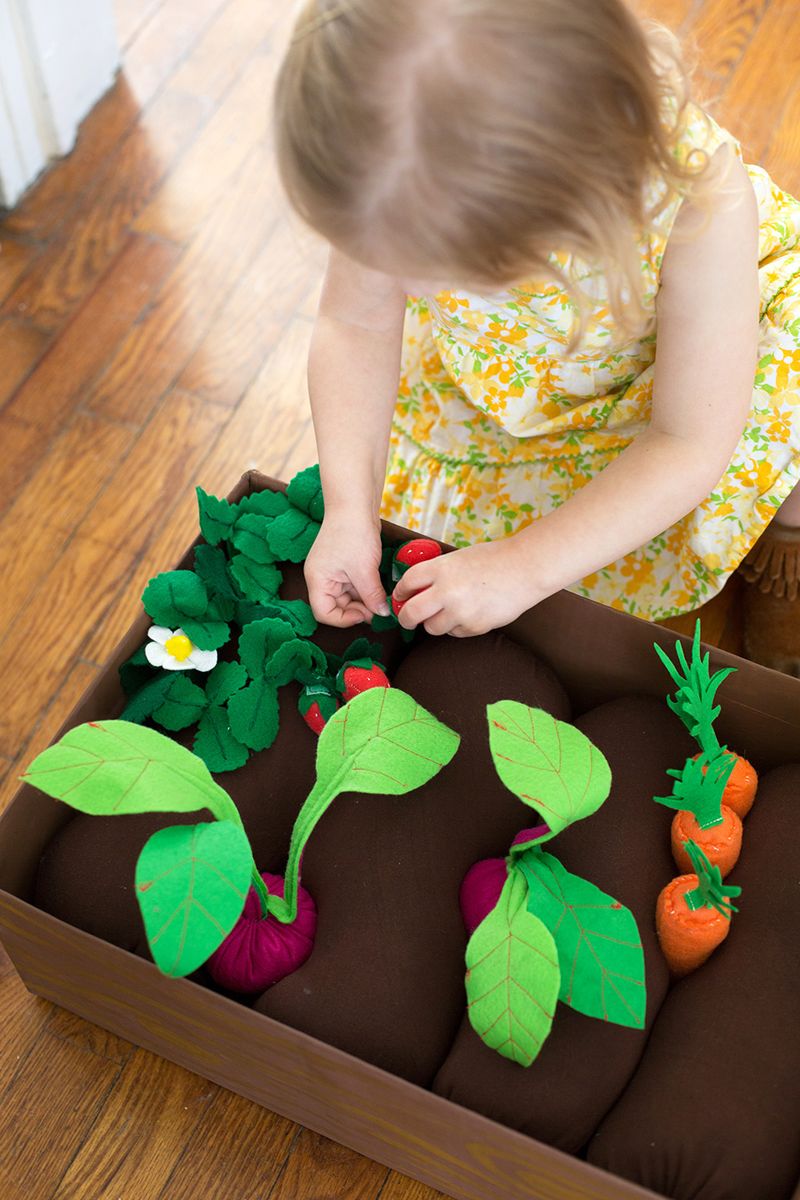 Such a fun idea- plantable felt garden box