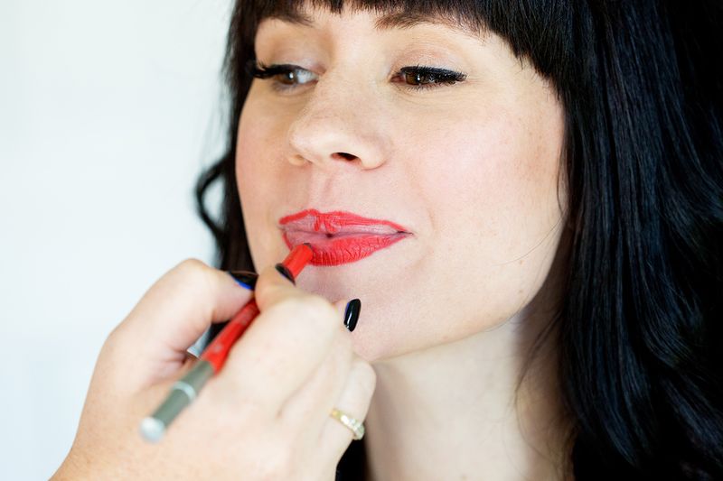 How to apply lipstick 