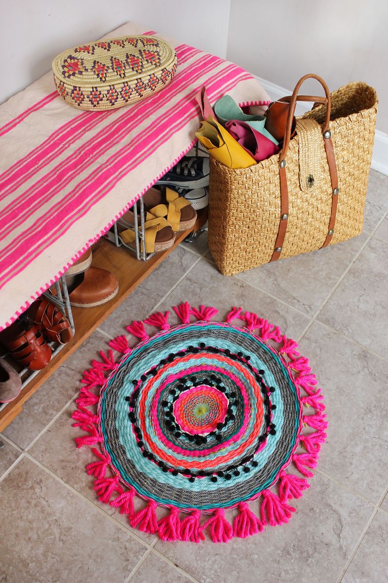 Weave a fringed, circle rug for your favorite space. Get the full tutorial over at www.aBeautifulMess