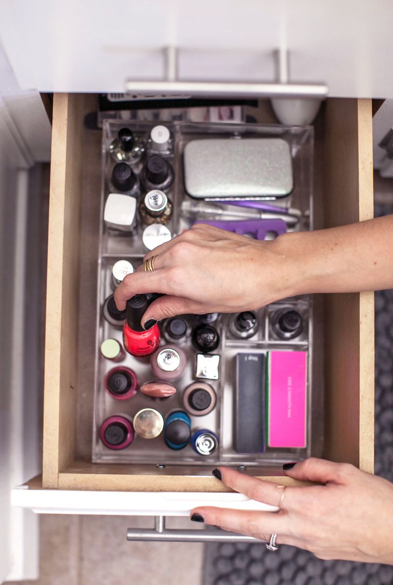 Organize Your Bathroom Vanity Like a Pro! (click through for tips) 