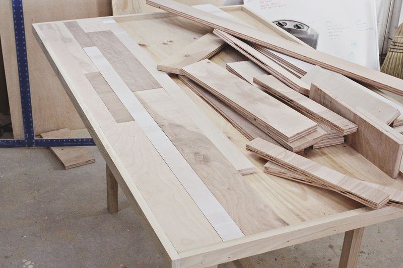 Make a dining room table that seats six