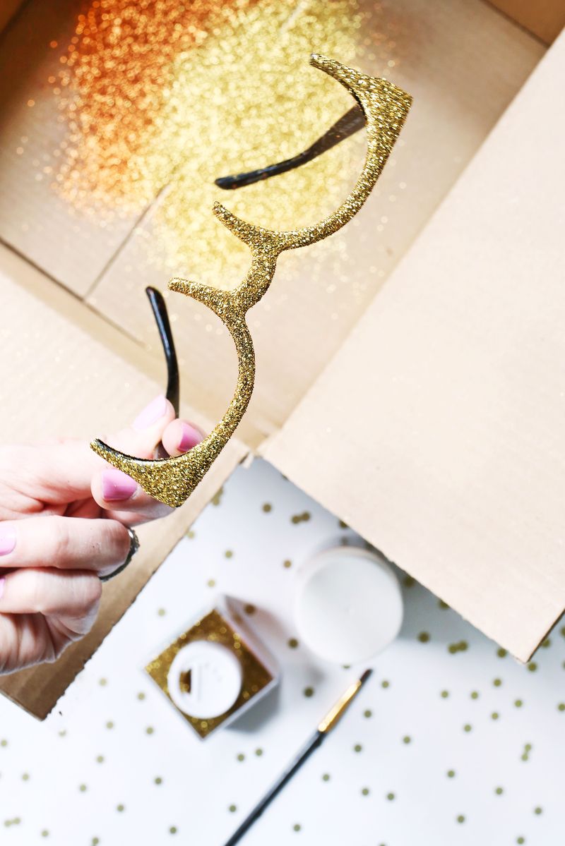 Have to try this! Glitter sunglasses DIY (click through for tutorial)