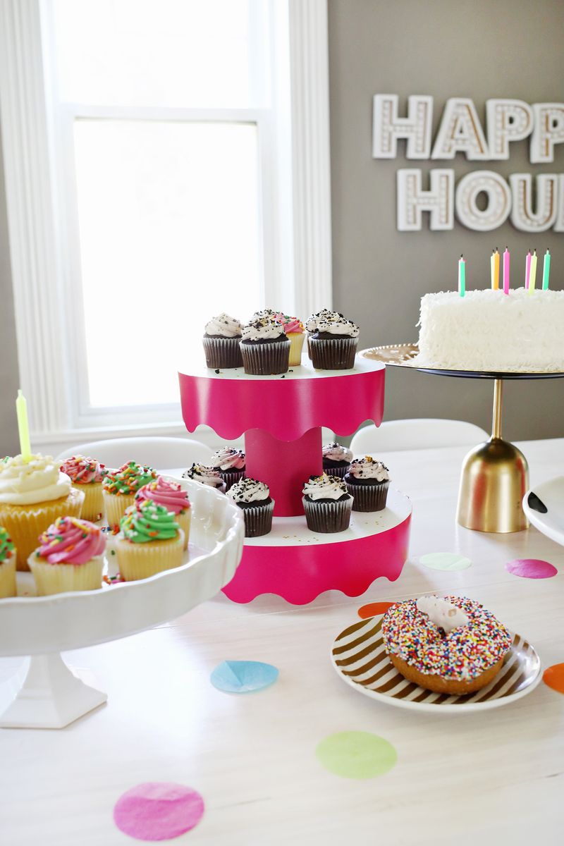 Making these for my next party! 5 Temporary Cake Stand Ideas (click through for more)        
