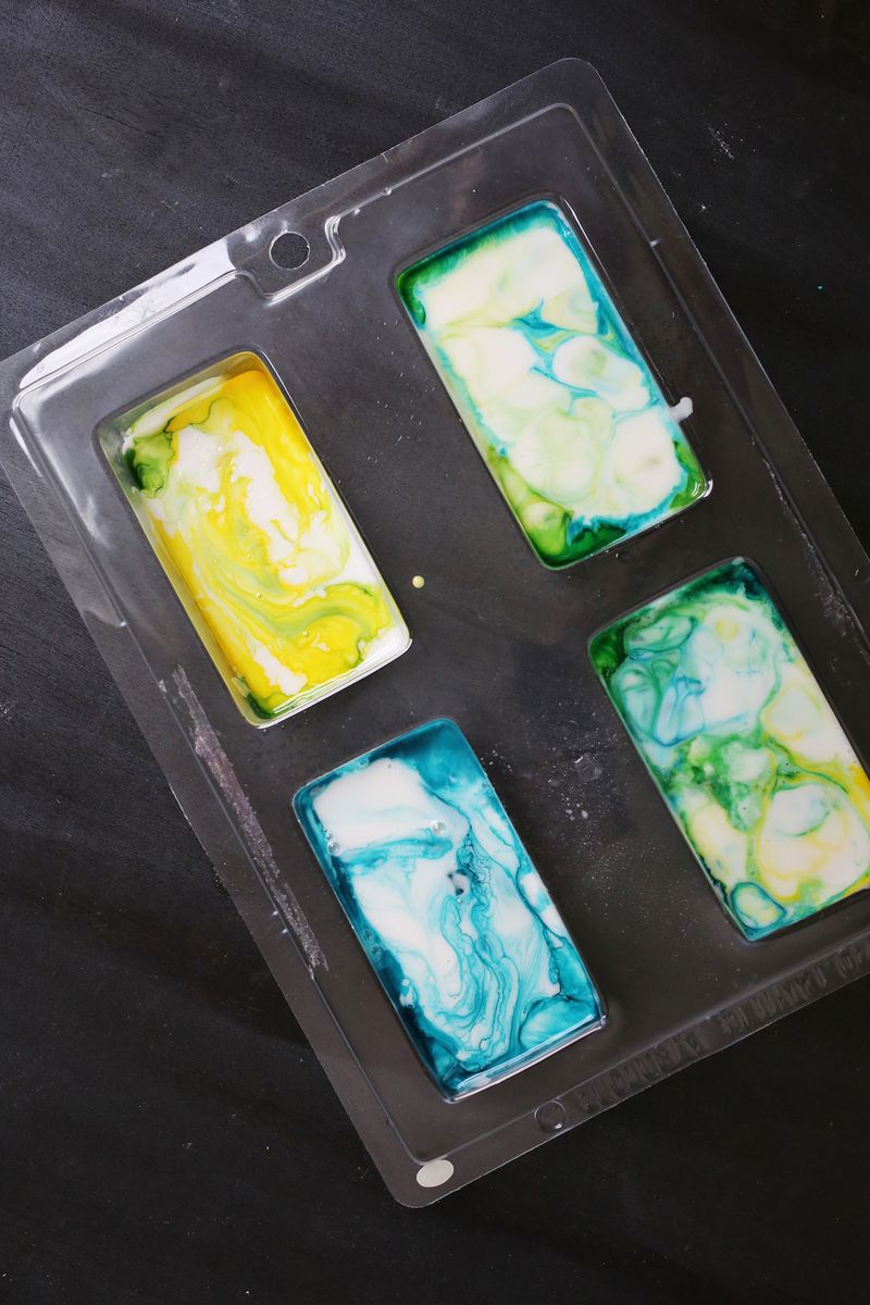 Easy tie dye soap! (click through for tutorial) 