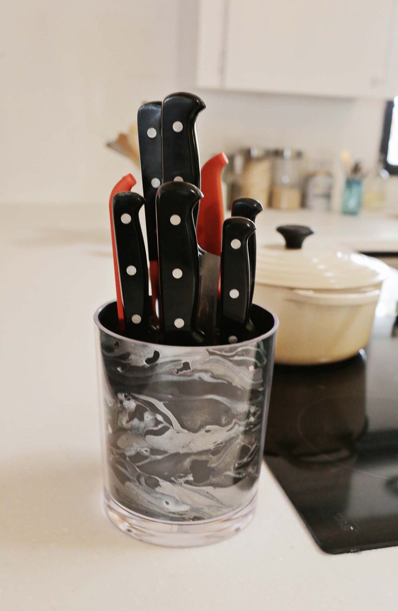 Easy marbled knife holder