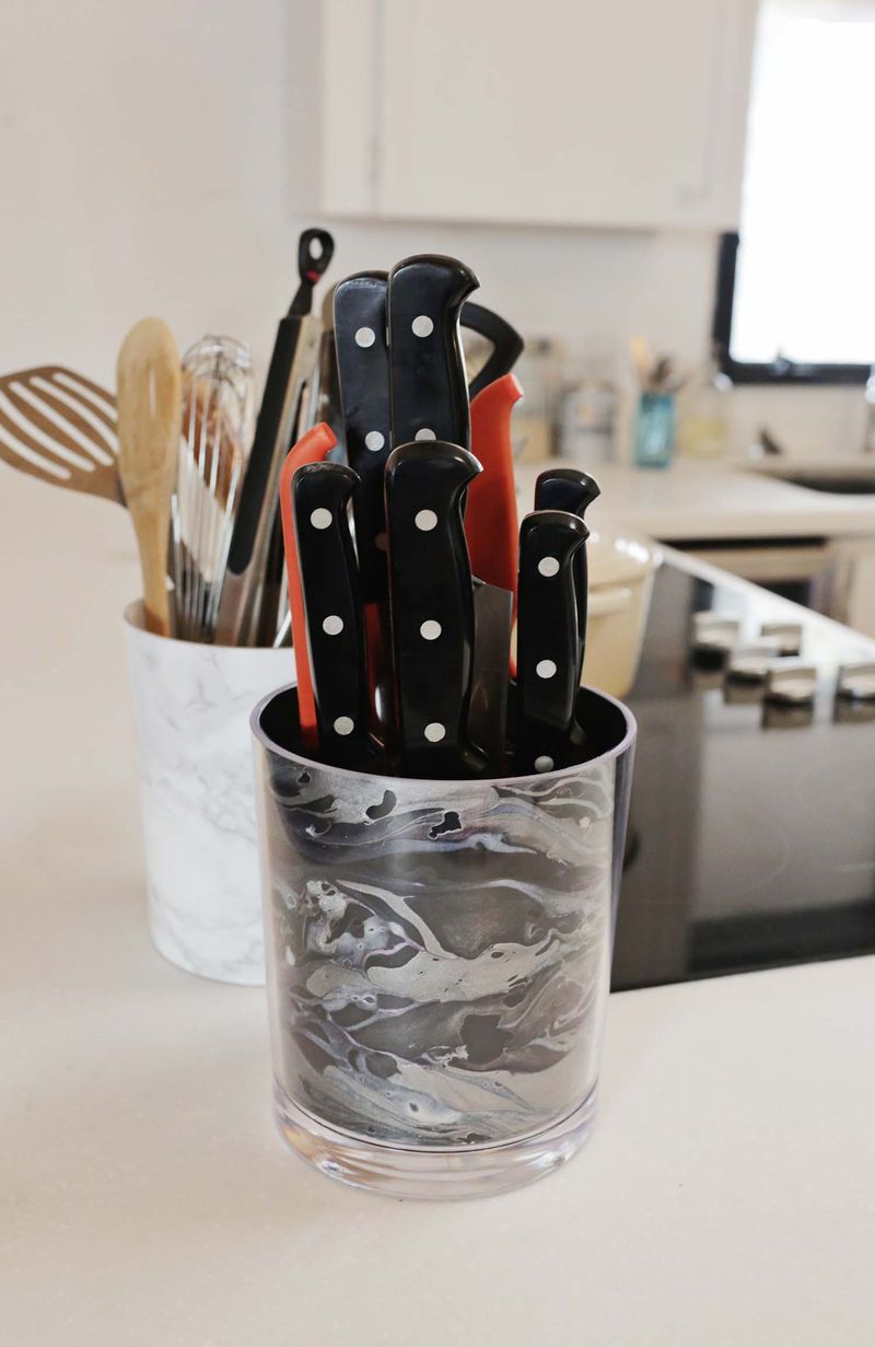 Easy DIY marbled knife holder