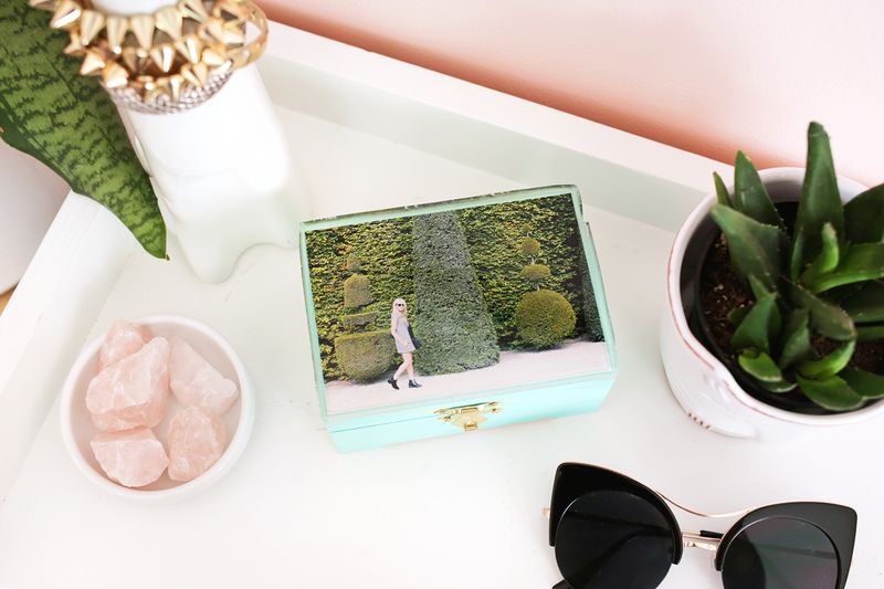 Epoxy top jewelry box DIY (click through for more) 