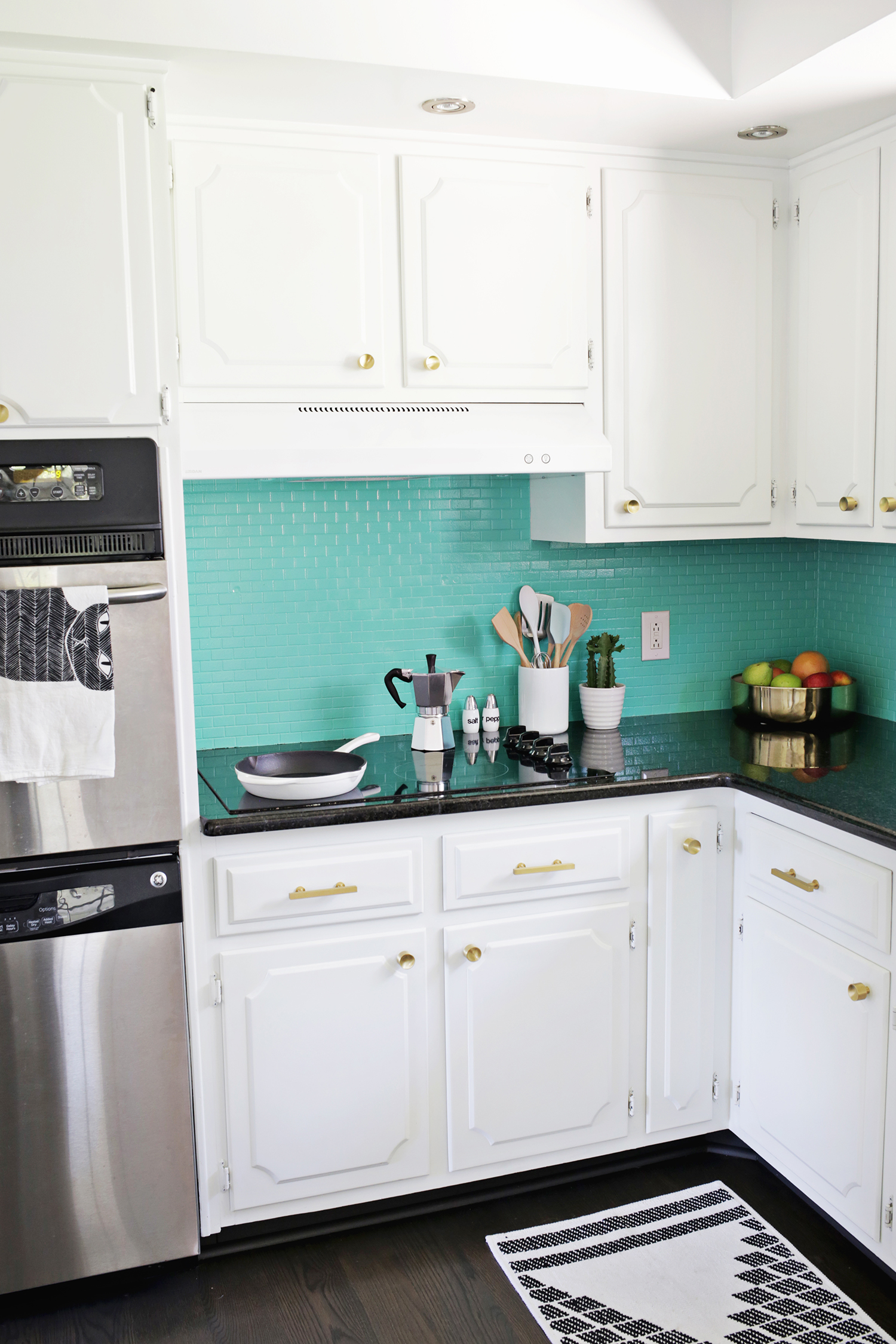 Laura's kitchen before and after (click through to see more!) 