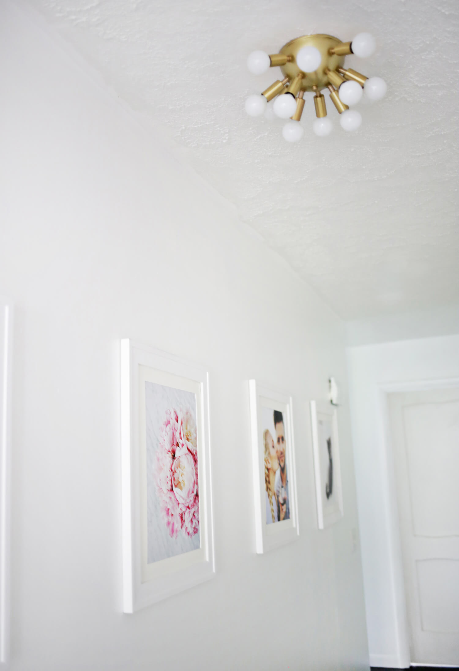 When decorating your house, don't forget about the hallway! (click through for tips!) 