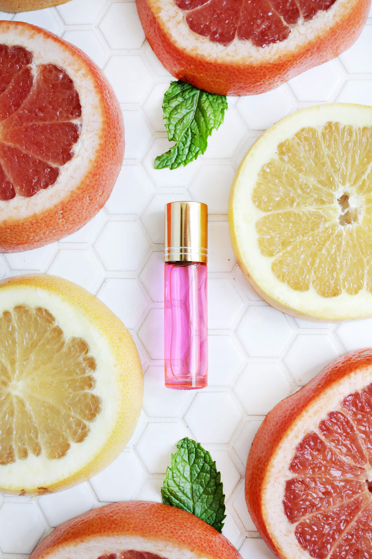 Grapefruit + Peppermint Perfume DIY (click through for tutorial 