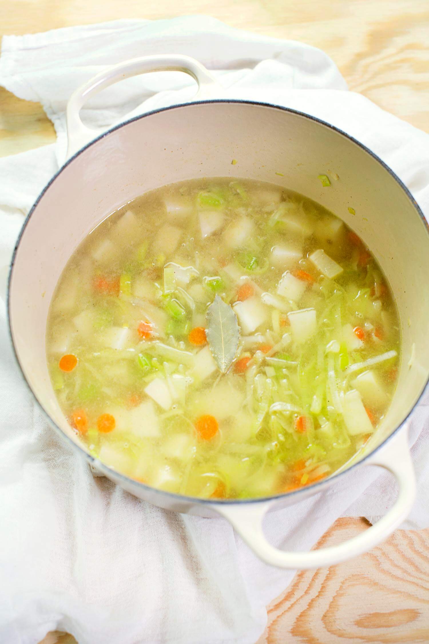 Easy vegetable and white bean soup