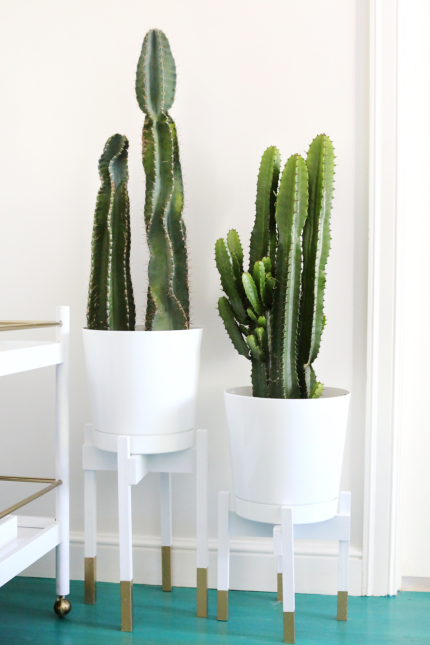 Mid-Century Modern Planter with gold legs... and it's a DIY!!! 