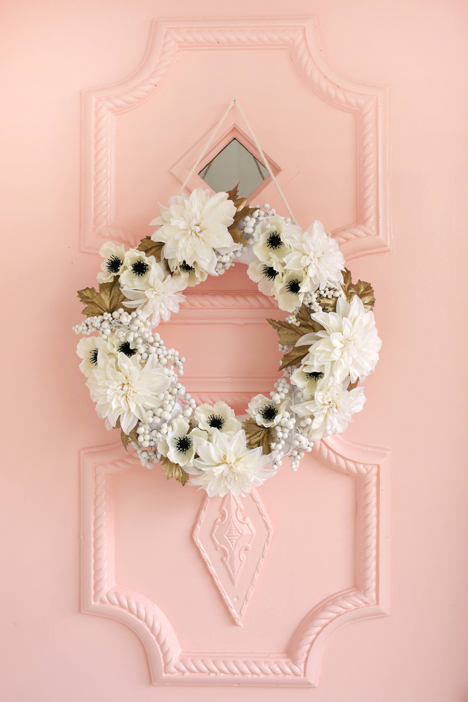 Pretty White + Gold Holiday Wreath DIY (click through for tutorial) 