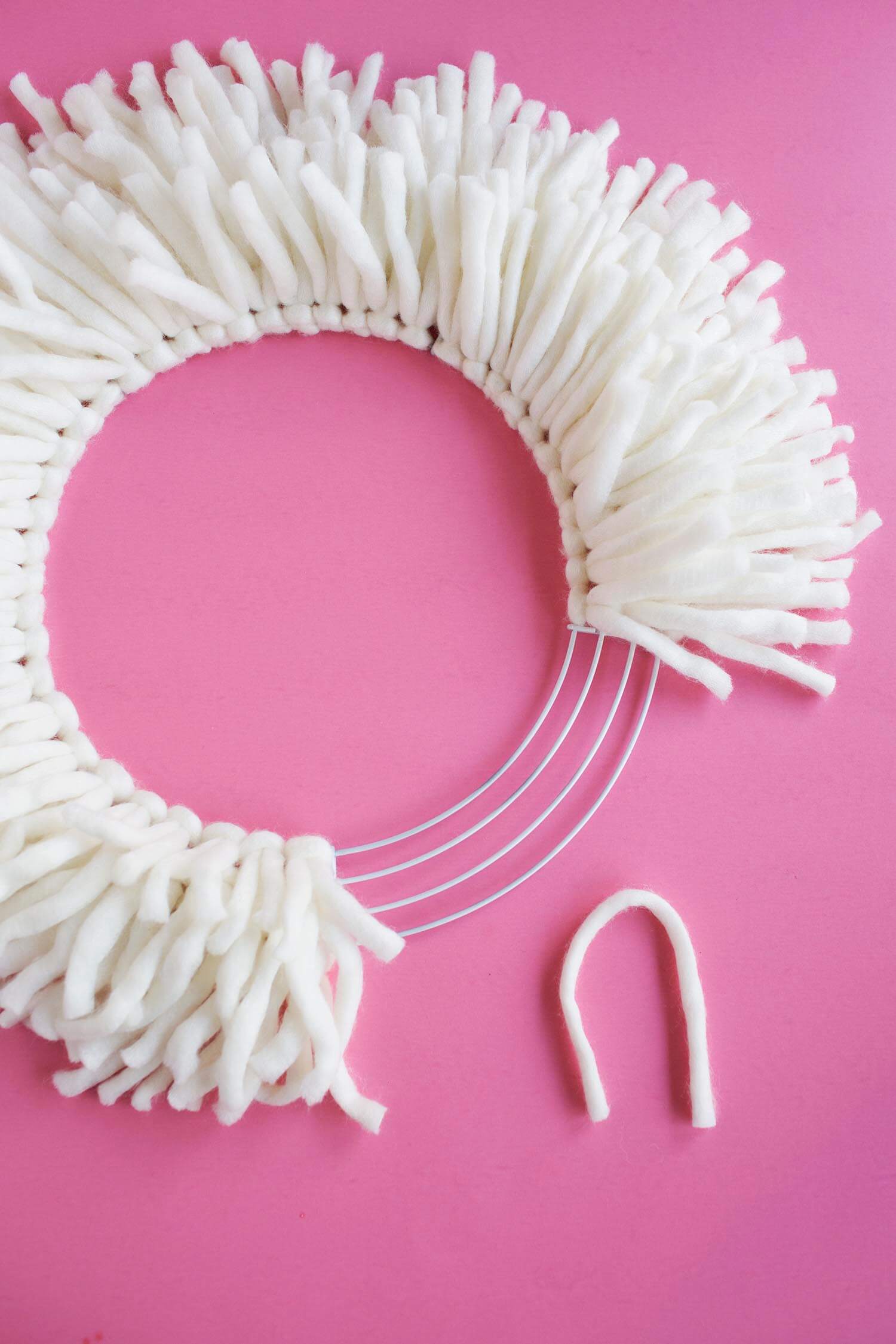 How to make a shaggy yarn wreath