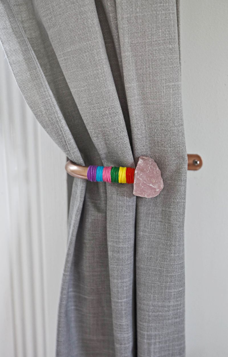 Add some fun to your curtains with this colorful crystal finial DIY (click through for tutorial)      