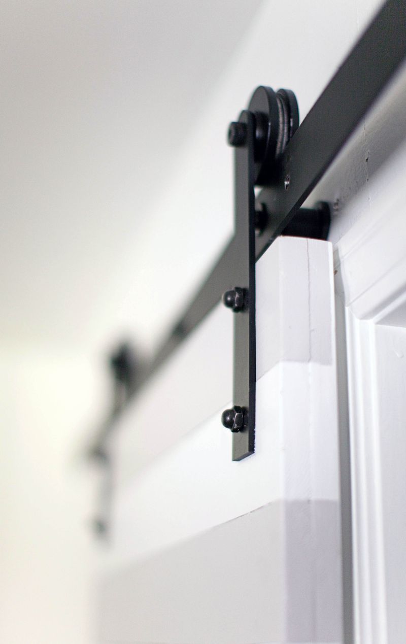 Perfect for small spaces! sliding door DIY (click through for tutorial) 