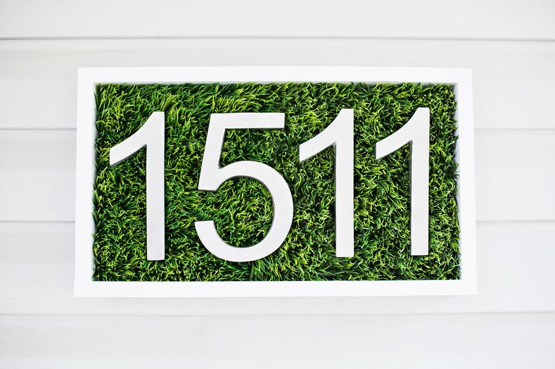 Love this! Modern House Number DIY (click through for tutorial) 