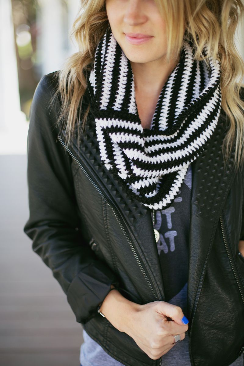 Make this crocheted cowl!