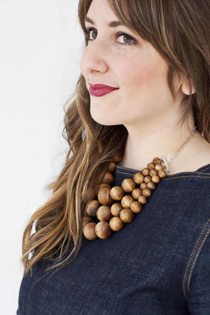 Make this chunky wooden bead statement necklace