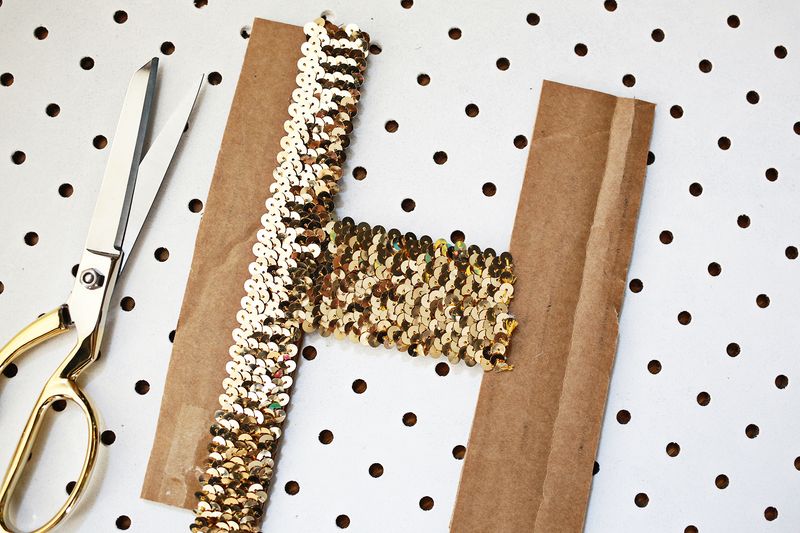 Love this! Sequin letter garland DIY (click through for tutorial) 