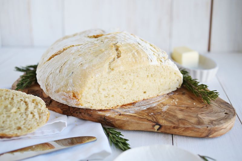 How to bake dutch oven bread via A Beautiful Mess 