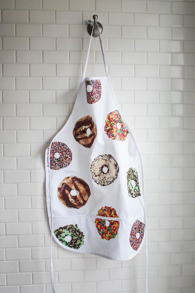 Love this! Donut apron DIY (click through for tutorial) 