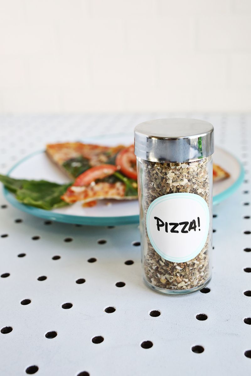 Make Your Own Homemade Seasoning Mixes—these make great gifts! (click through for recipes) 
