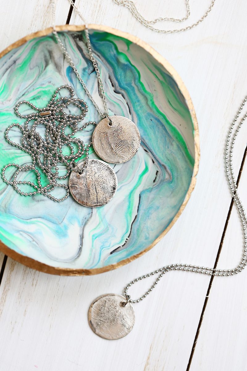 Have to do this! Use metal clay at home to make a pure silver fingerprint pendant necklace (click through for tutorial) 