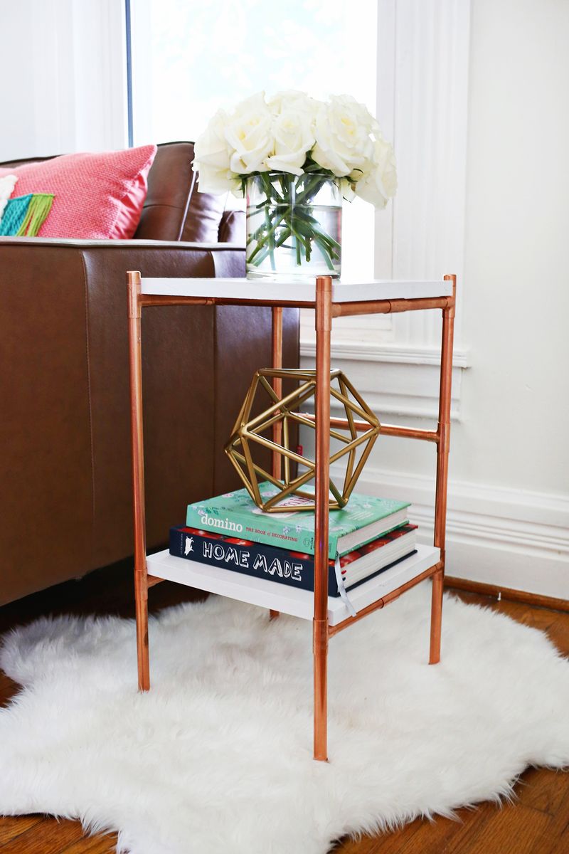 So cute! copper pipe side table DIY (click through for tutorial) 