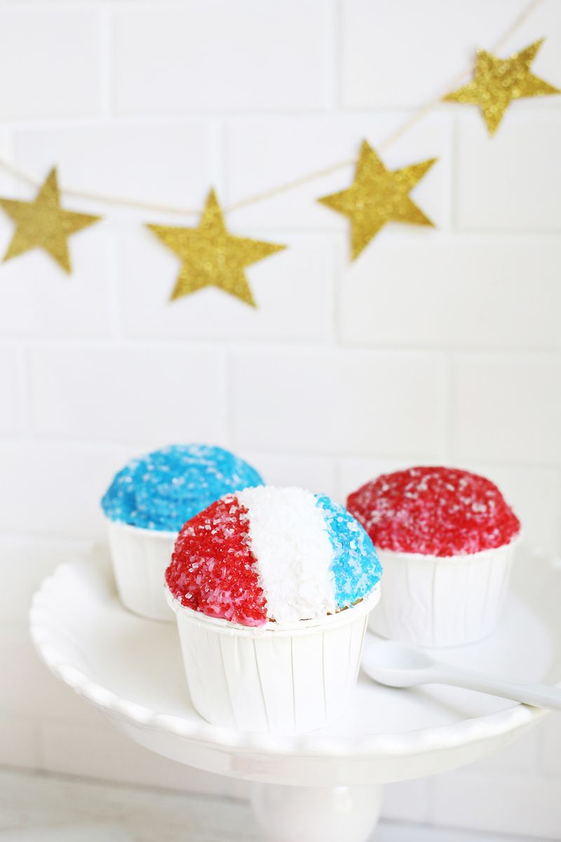 Have to make these! Snow Cone cupcakes (click for tutorial) 