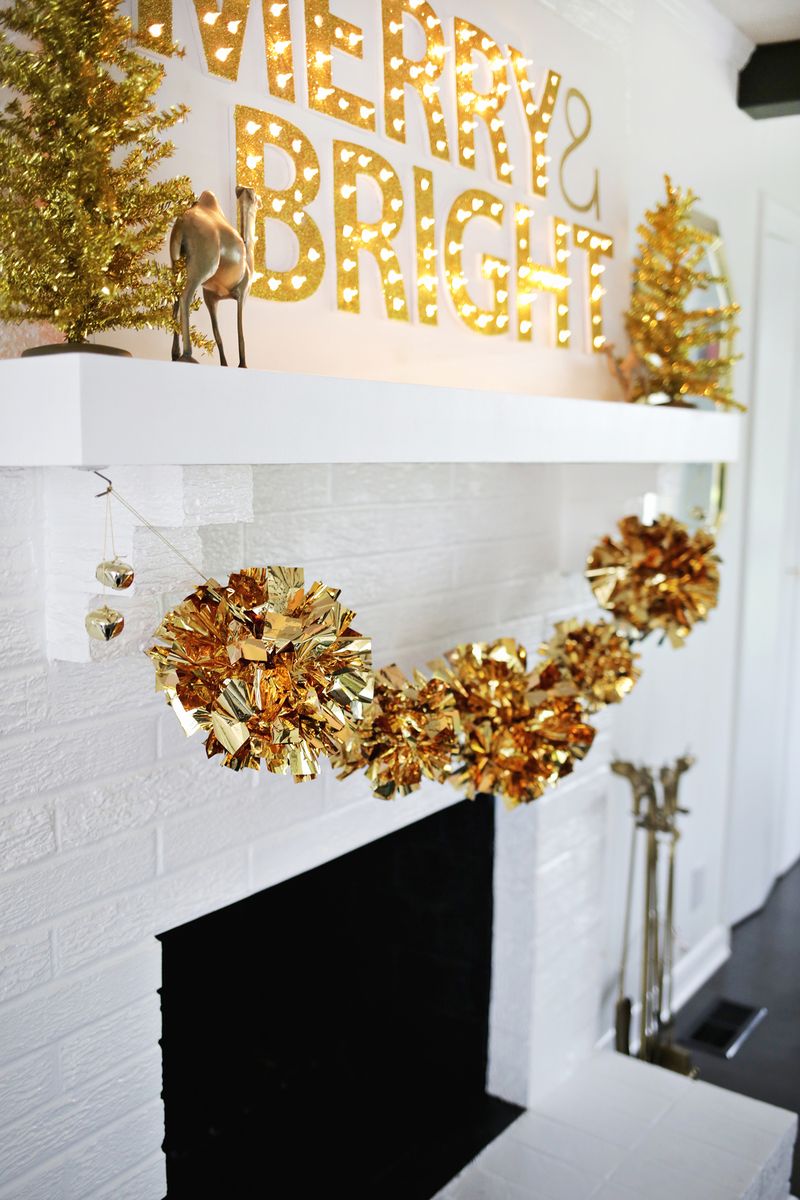 Love this holiday garland DIY! (click through for tutorial) 