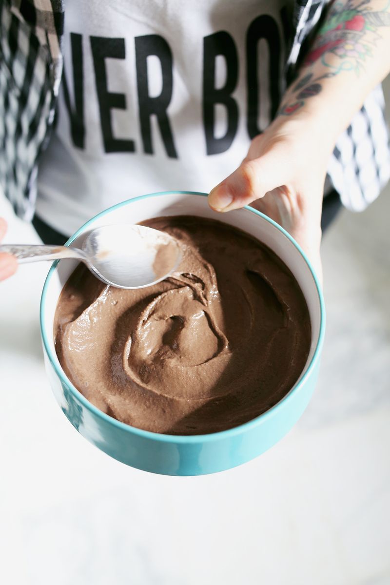 Dark Chocolate Peanut Butter Smoothie Bowl 