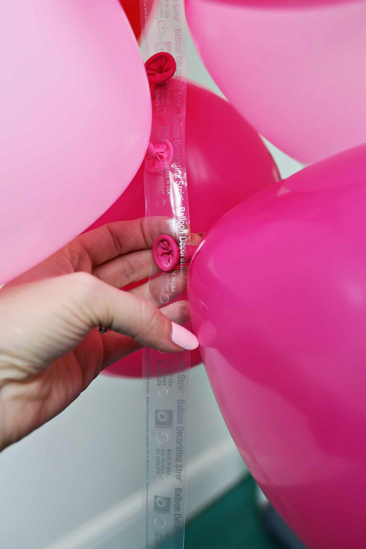 ORGANIC BALLOON BOW (balloon arch ribbon) how to make a balloon arch and  ribbon 