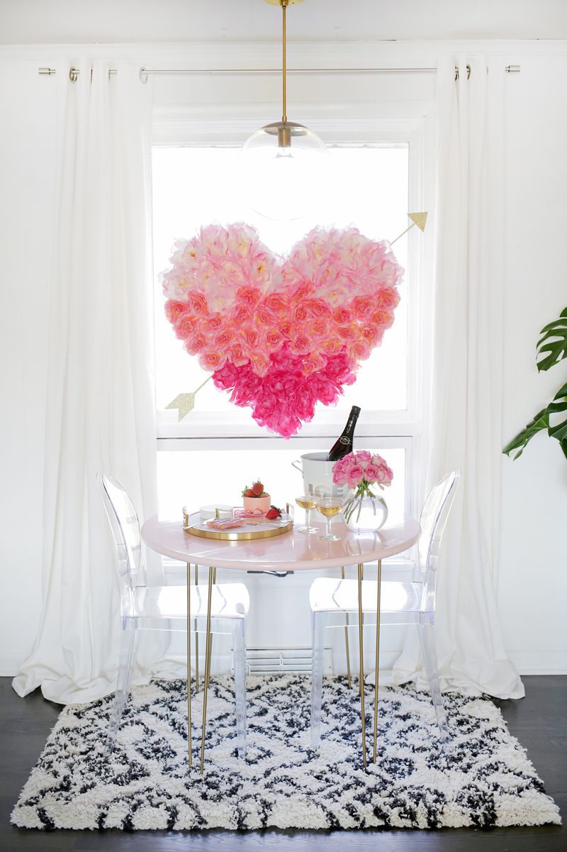 So pretty! Hanging Flower Heart DIY (click through for tutorial) 