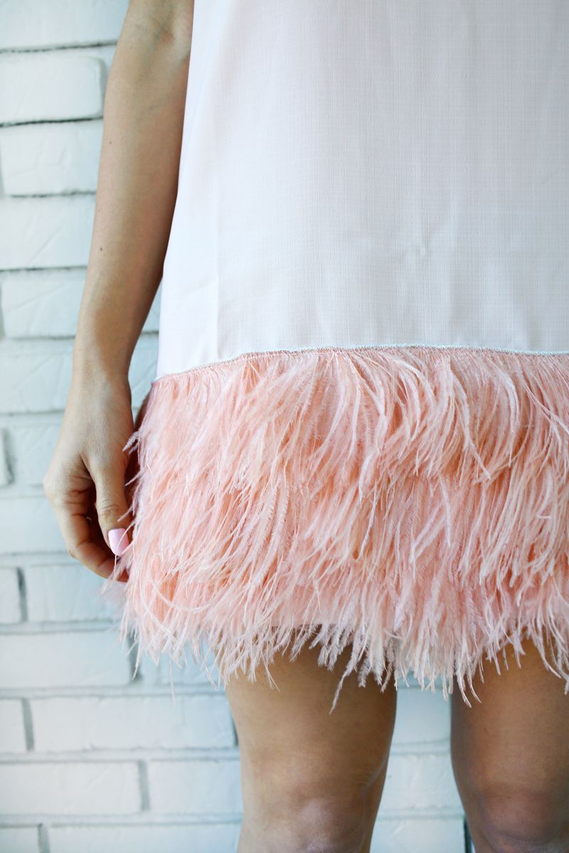 Love this dress! Feather Blocked Dress DIY (click through for tutorial) 