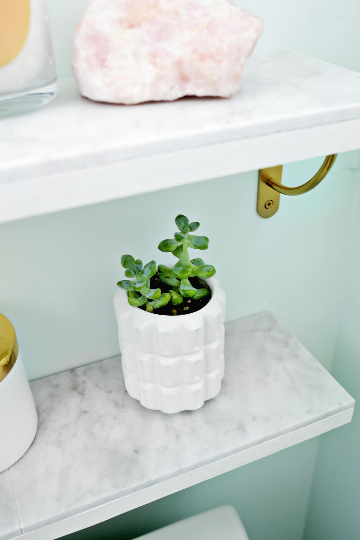 Marble Shelving DIY—Love this! (click through for tutorial) 