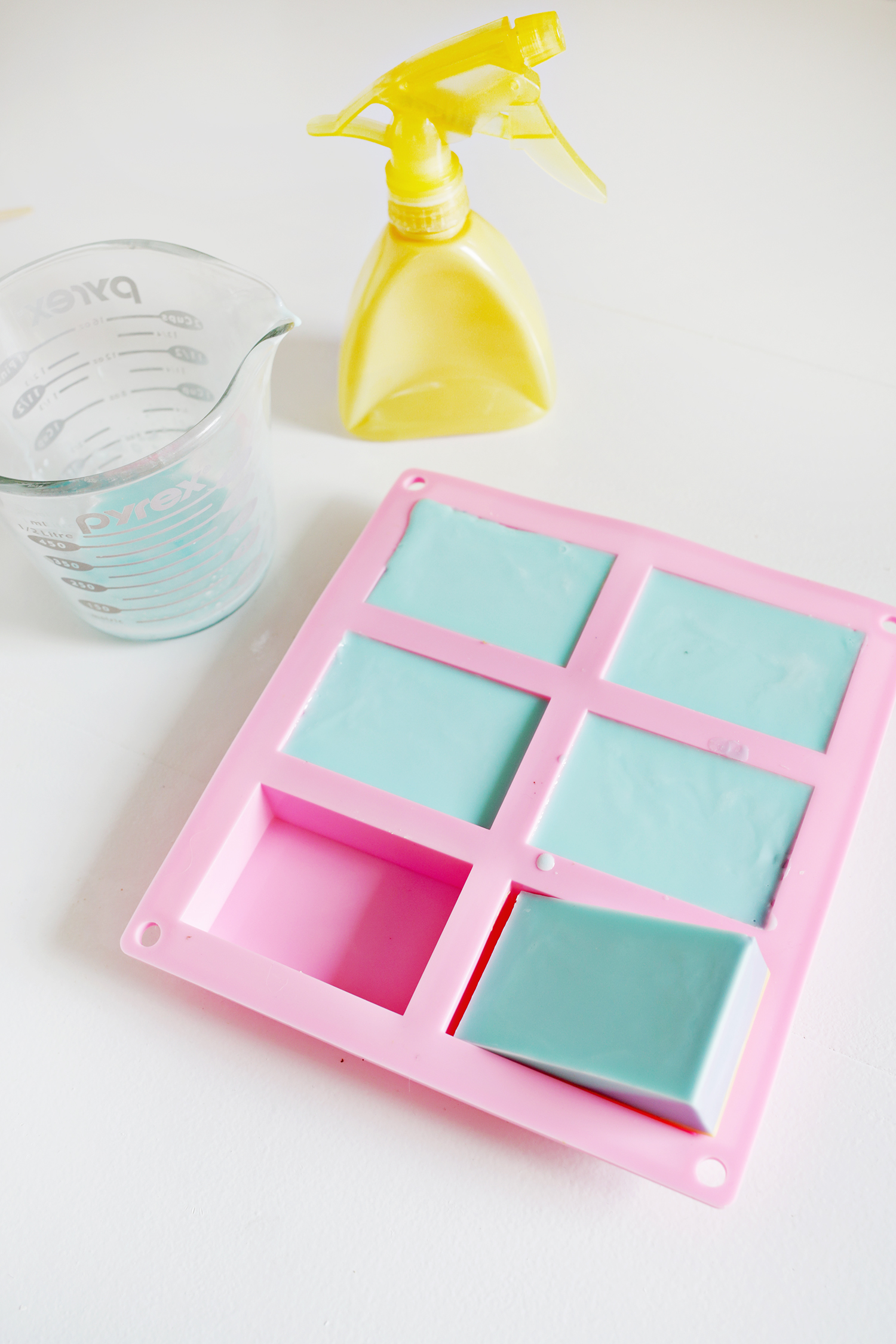 Color Blocked Soap DIY (click through for tutorial) 