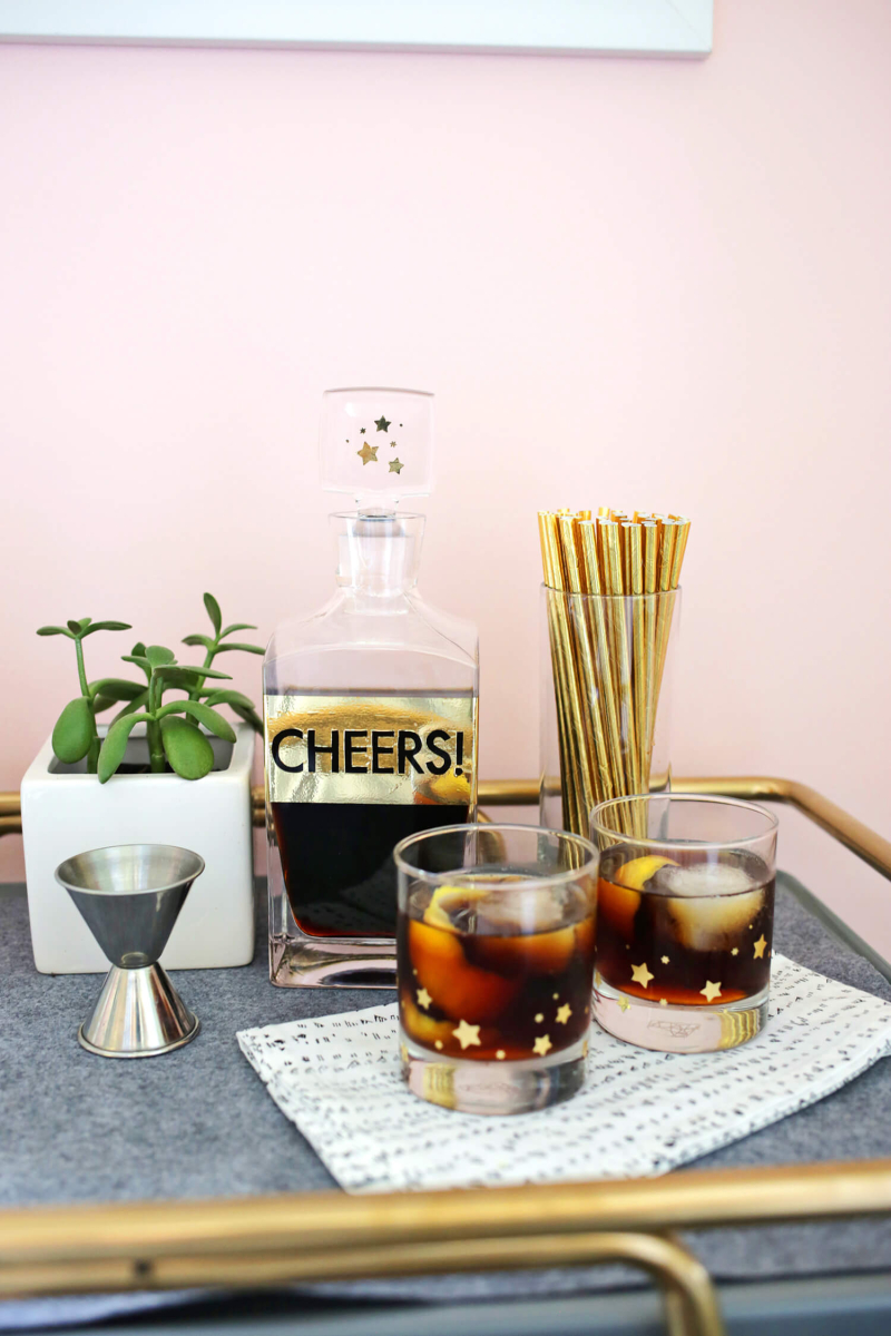 Make Your Own Gold Barware Set! (click through for tutorial!) 