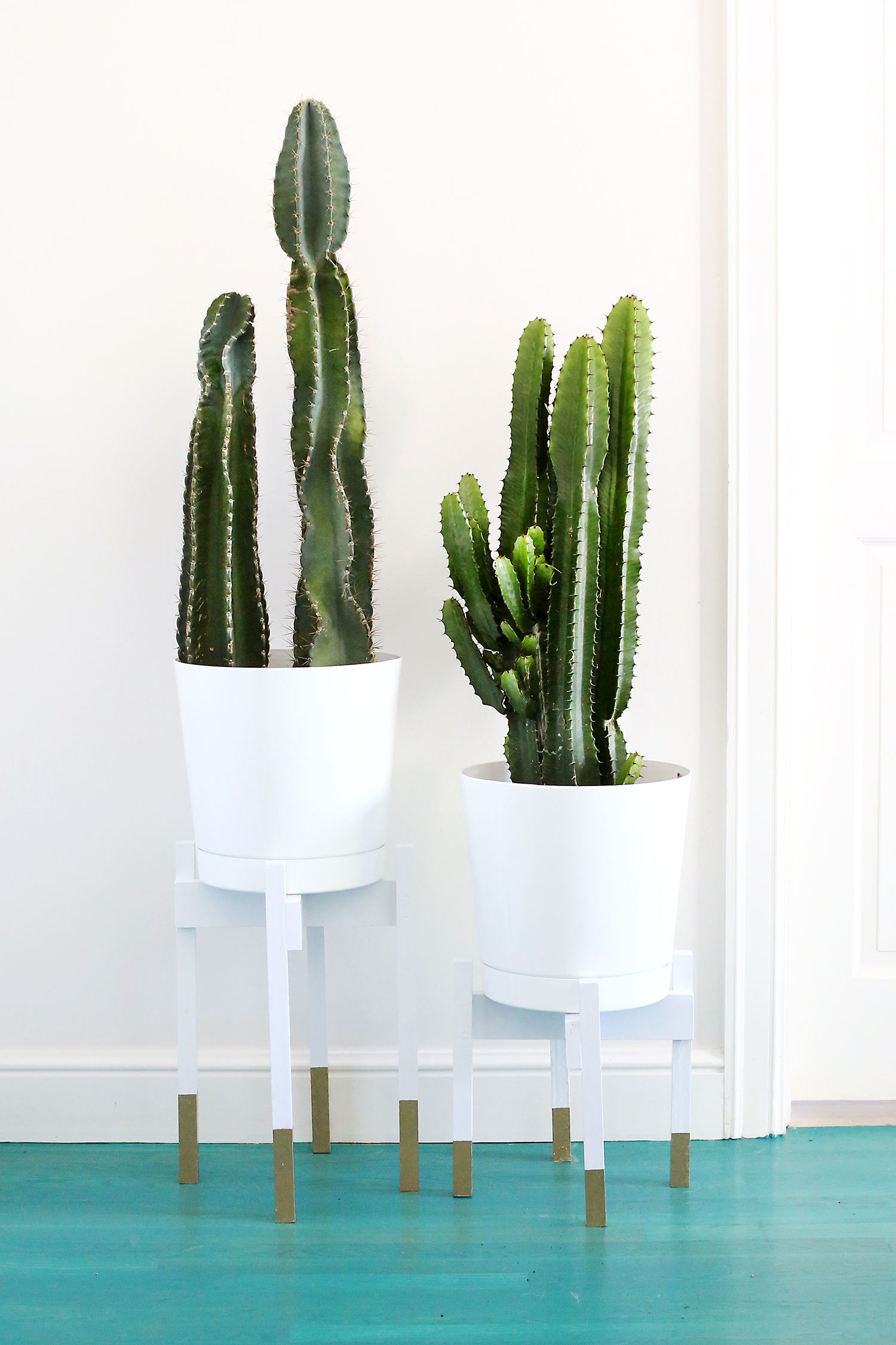 Mid-Century Modern Planter with gold legs... and it's a DIY!!! 