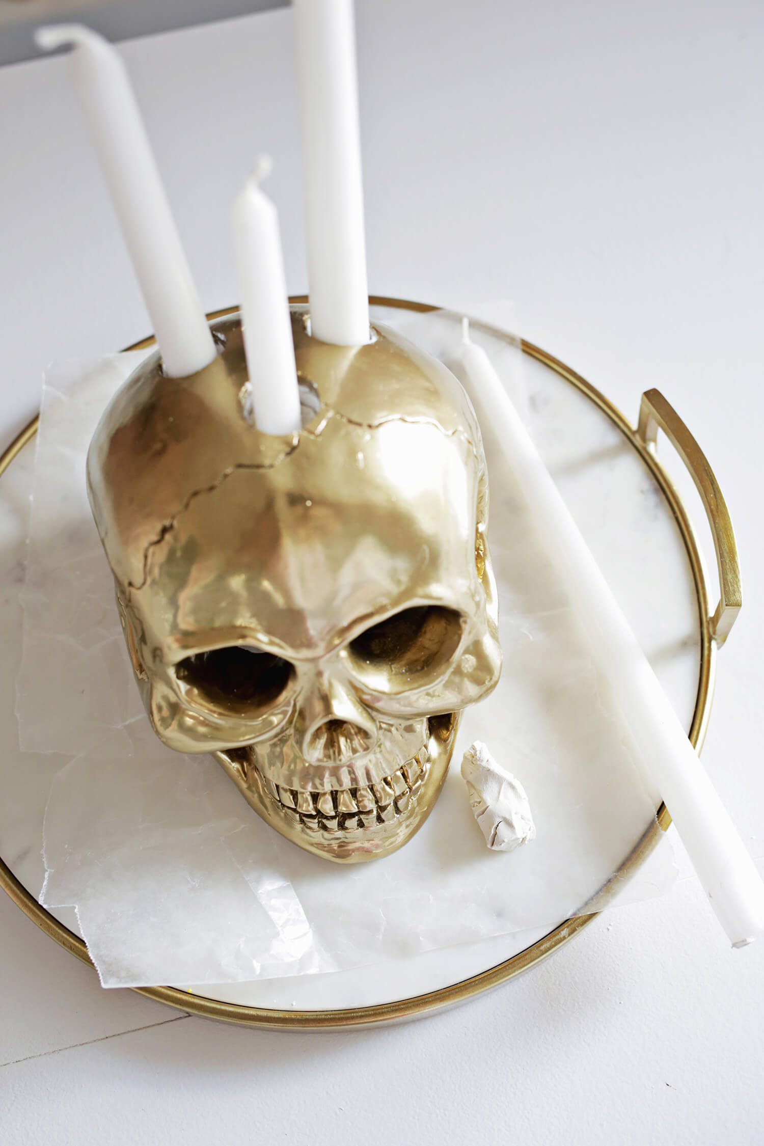 Skull Candle Holder DIY (click through for tutorial) 