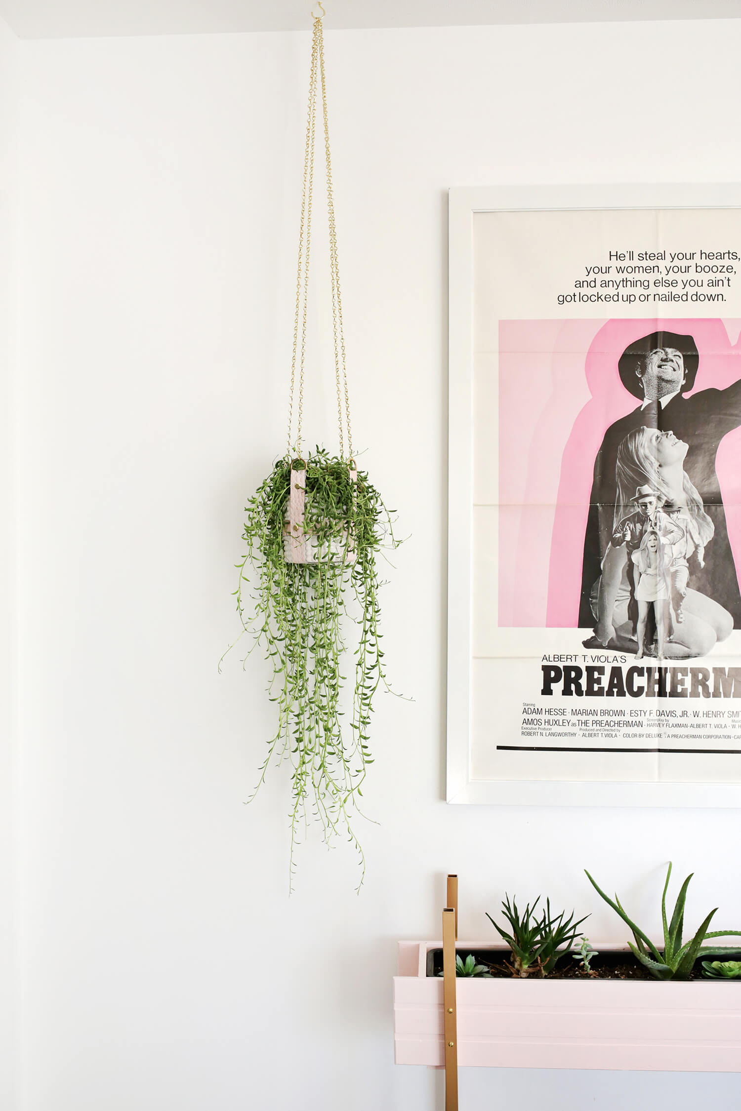 Hanging Leather Strap Planter DIY (click through for tutorial) 
