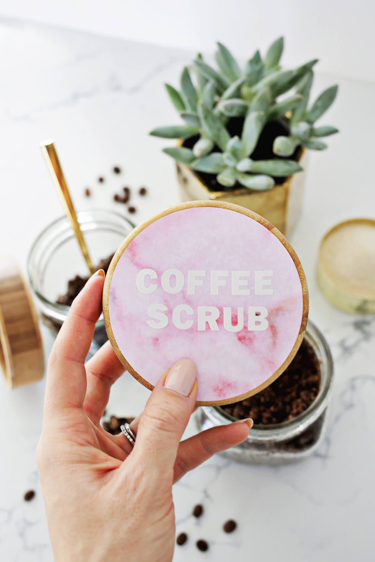 Vanilla Latte Coffee Scrub DIY (click through for tutorial) 