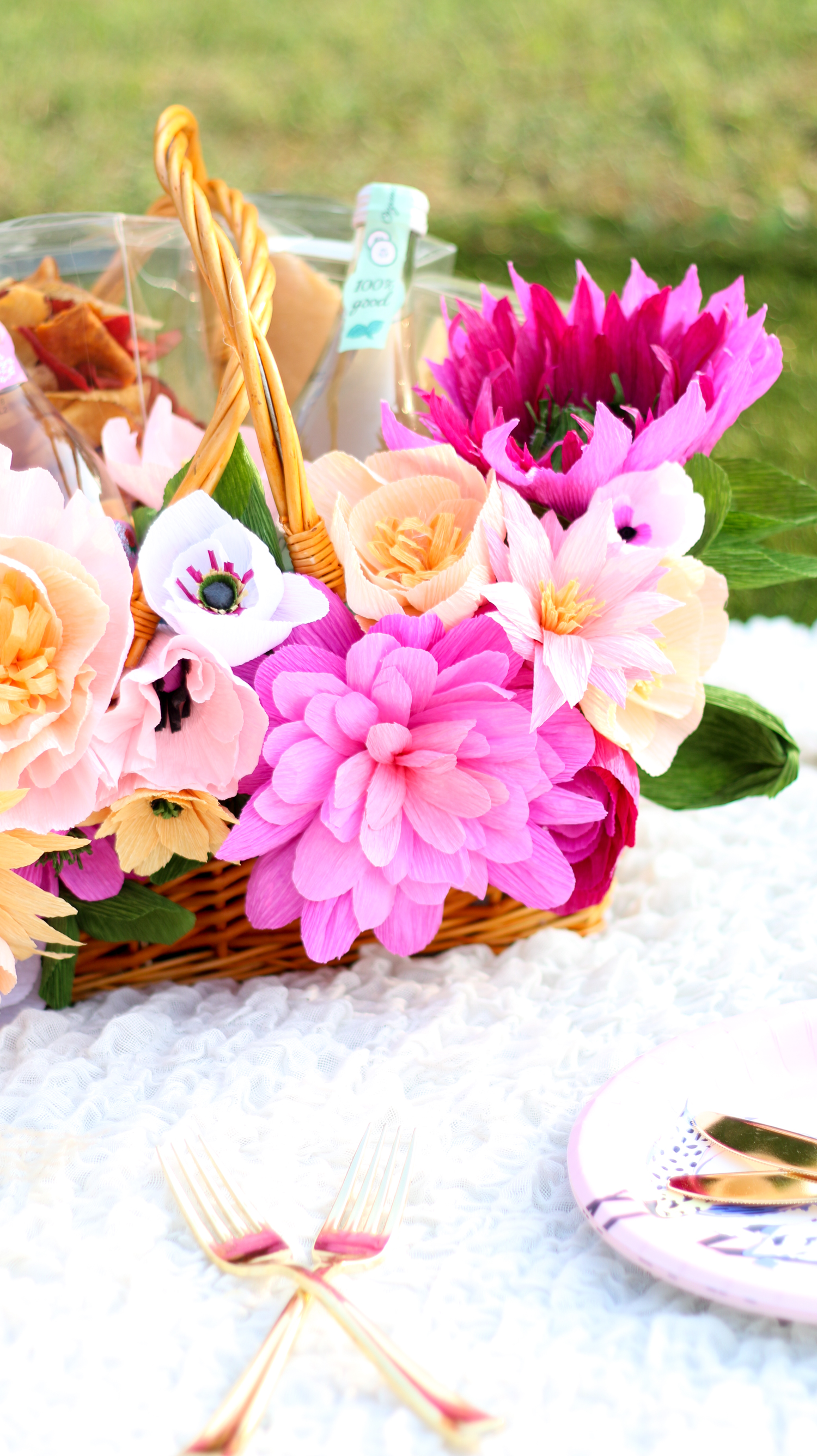 Make your own floral picnic basket (click through for tutorial) _