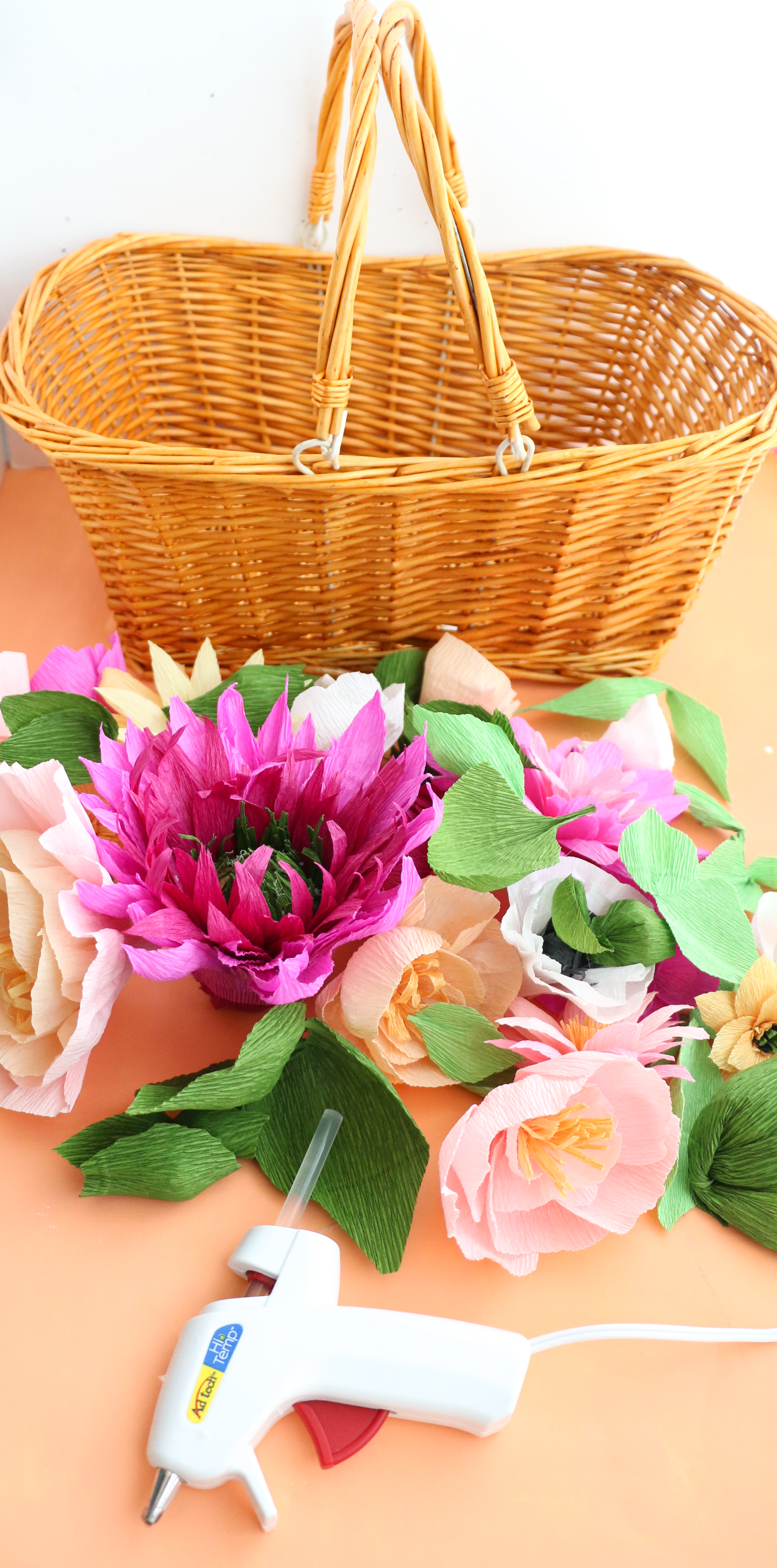 Make your own floral picnic basket (click through for tutorial) _-7