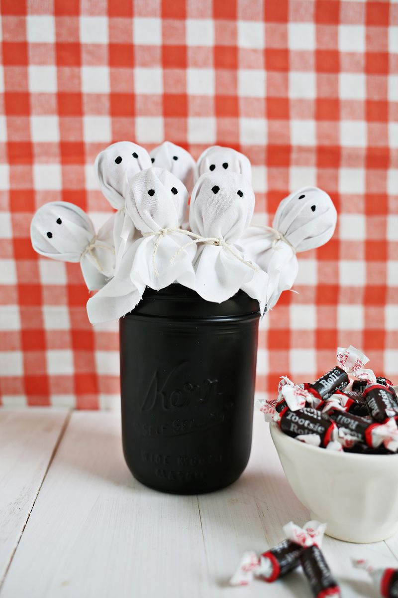 Ghost lollipops! Perfect gift for halloween (click through for tutorial) 
